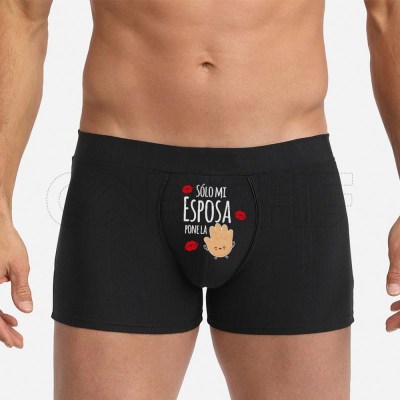 Boxer Hombre Pone la Mano