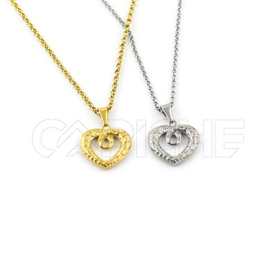 Collar en acero Corazón