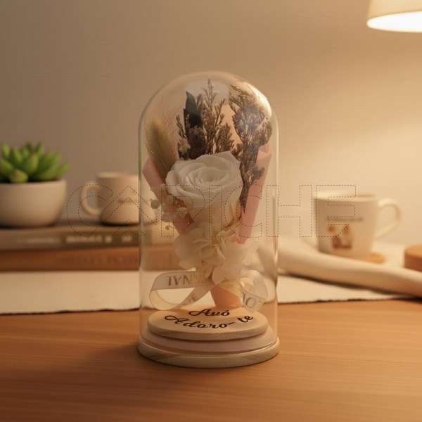 Rosa preservada en una campanilla